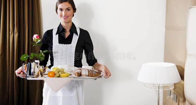 Требуется горничная и женщина для приготовления и обслуживания завтрака