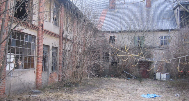 Дом  с участком в небольшом посёлке в Германии (требуется ремонт)