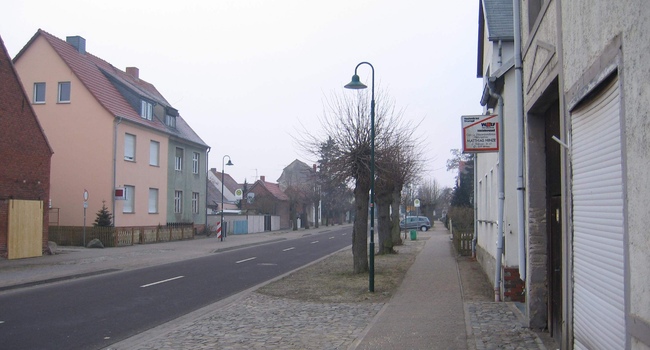 Дом  с участком в небольшом посёлке в Германии (требуется ремонт)